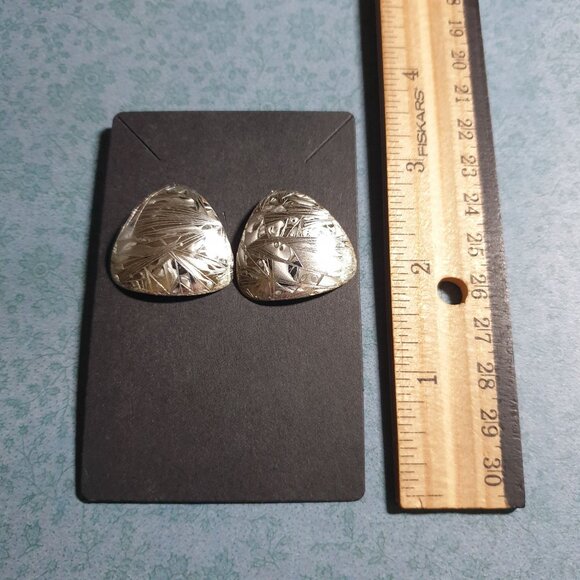Vintage Silver Tone Etched Abstract Triangle Stud Earrings Women Fashion Retro - Picture 3 of 4